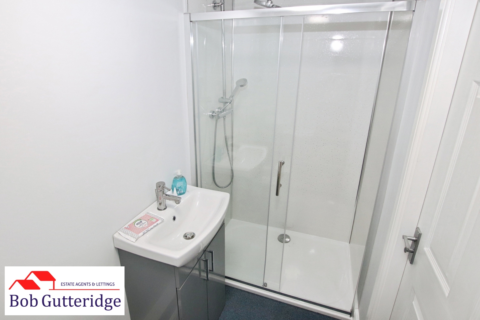 GROUND FLOOR SHOWER ROOM
